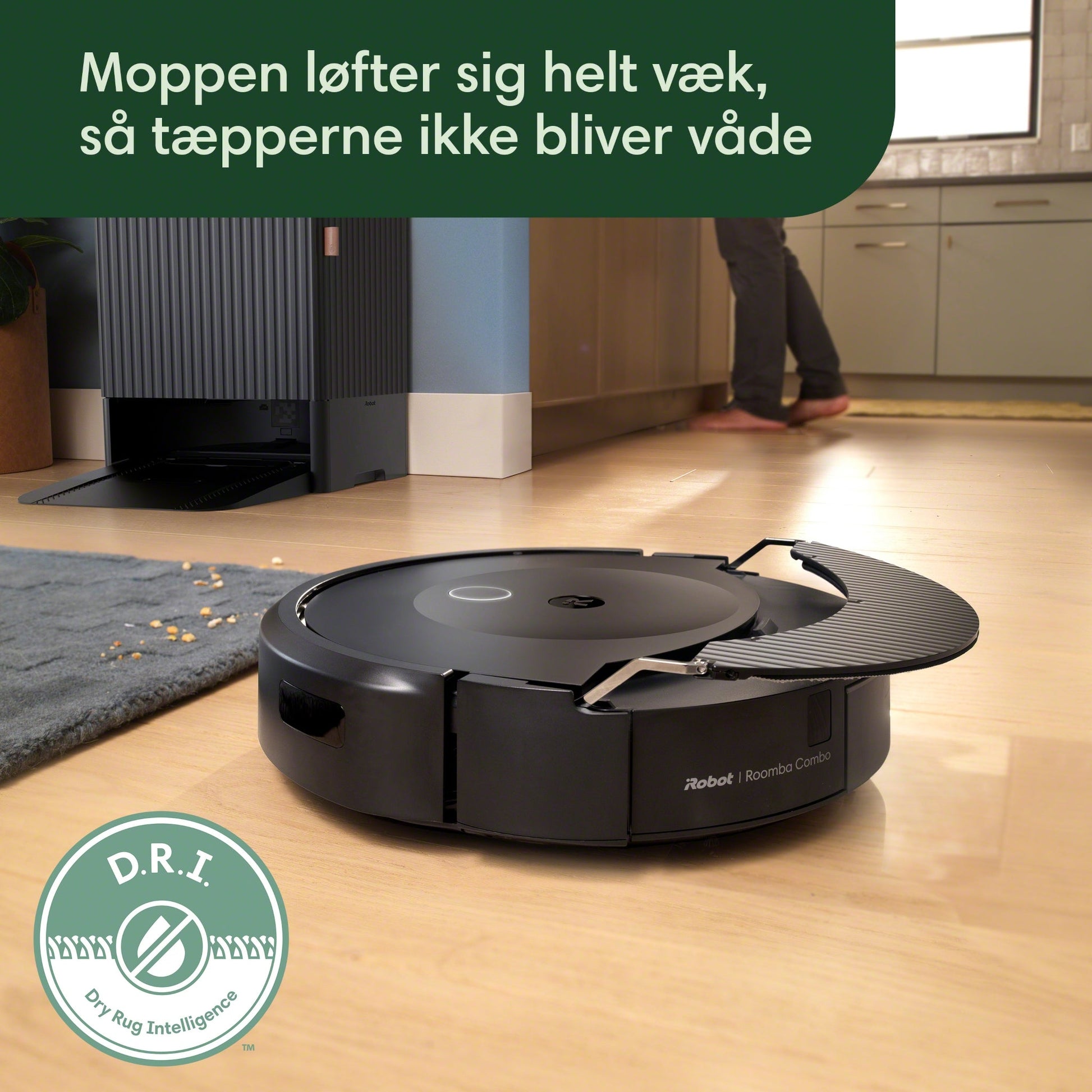 iRobot Roomba Combo® 10 Max robot + AutoWash™ dock